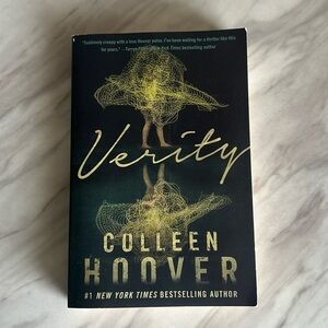 Verity - by Colleen Hoover